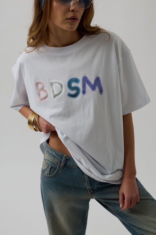 Hustle Tee in white